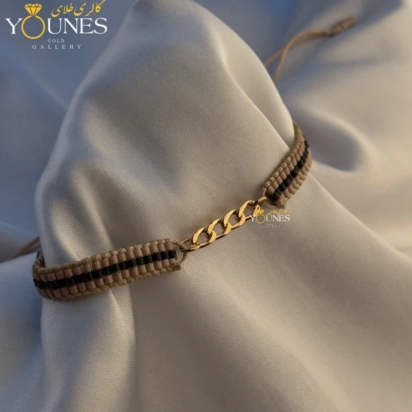 تصویر دوم دستبند میوکی کرم خط مشکی کارتیر طلا